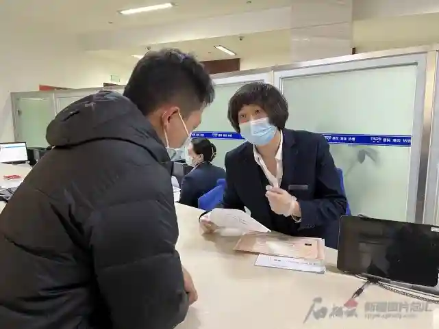 新春走基层 |“一个窗口通办 跑一趟就能办完”